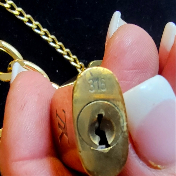 "ANOTHER ONE!" ⚠️ Authentic Louis Vuitton 🔐316 on a gorgeous DOUBLE Chain! - Picture 4 of 10